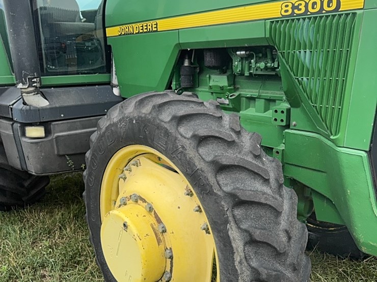 john-deere-8300-image-4