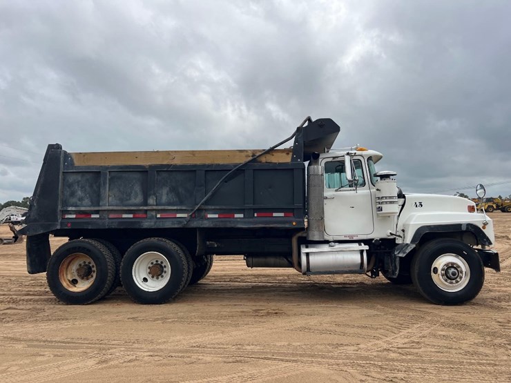 2002-mack-rd688s-image-3
