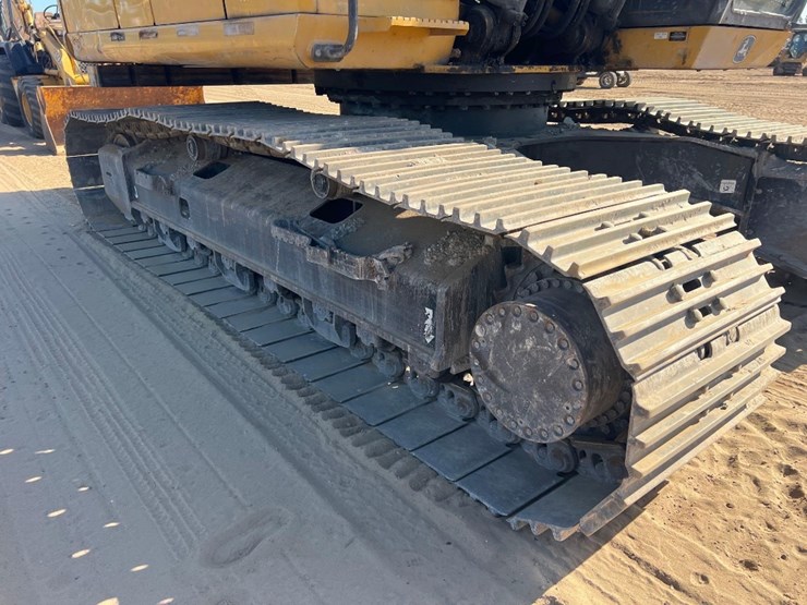 2019-deere-350g-lc-image-21