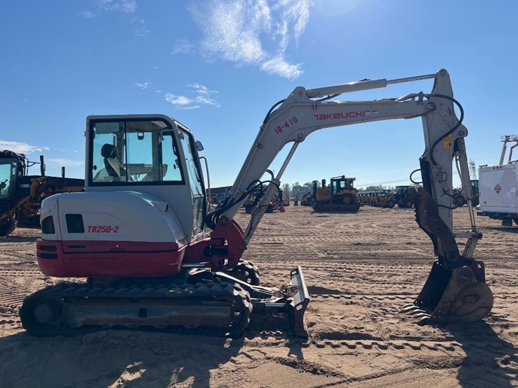 takeuchi-tb250-2-image-5