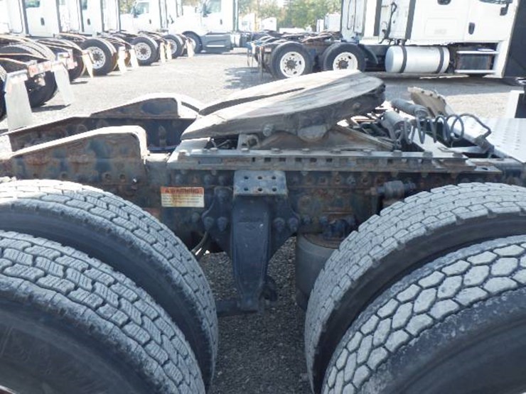 2019-freightliner-cascadia-126-image-5