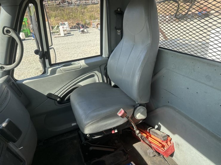 2006-international-durastar-4300-image-46