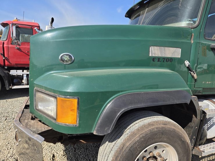 2005-mack-cl733-image-9