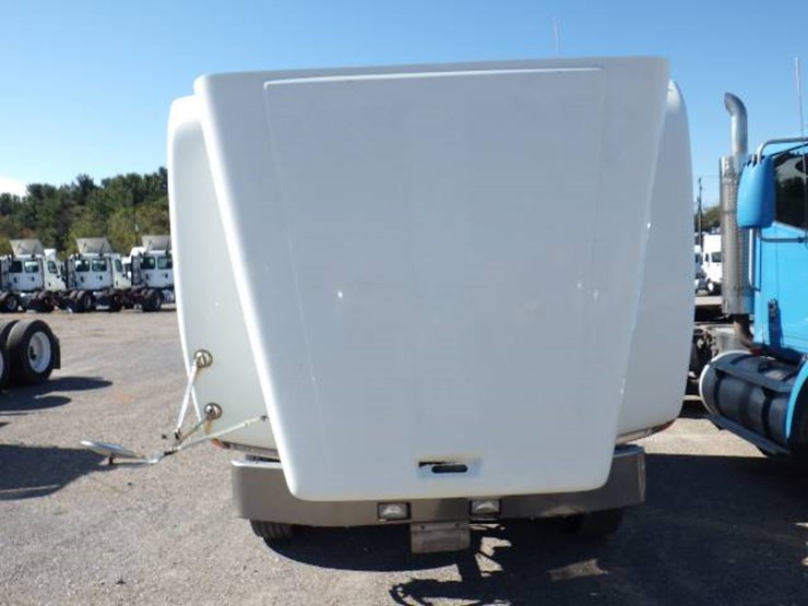2001-freightliner-fld120-image-12
