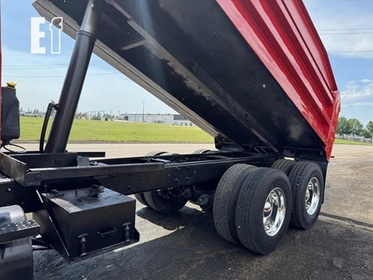 mack-granite-cv713-image-16
