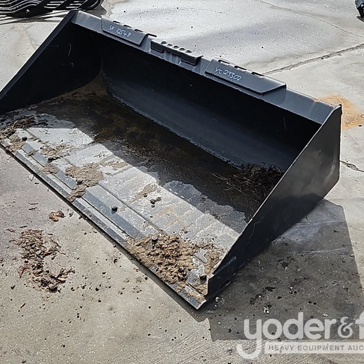 72" Bucket to suit skidsteer
