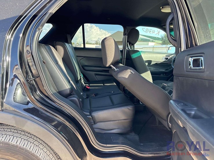 2016-ford-explorer-image-21