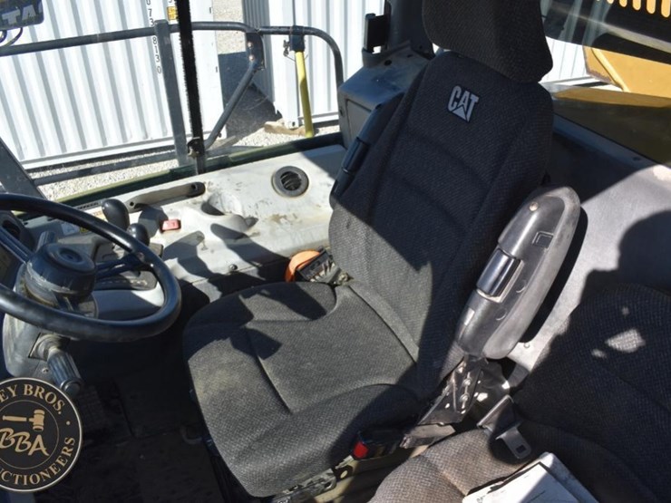 2011-caterpillar-740b-image-18
