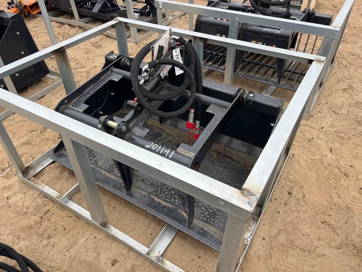 unused-landhonor-mgb-72-44w-44"-mini-grapple-bkt-image-1