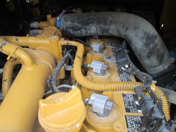 caterpillar-236d-image-18