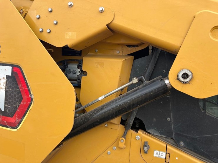 2024-caterpillar-289d3-image-12