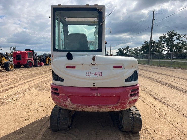 2020-takeuchi-tb240-image-3