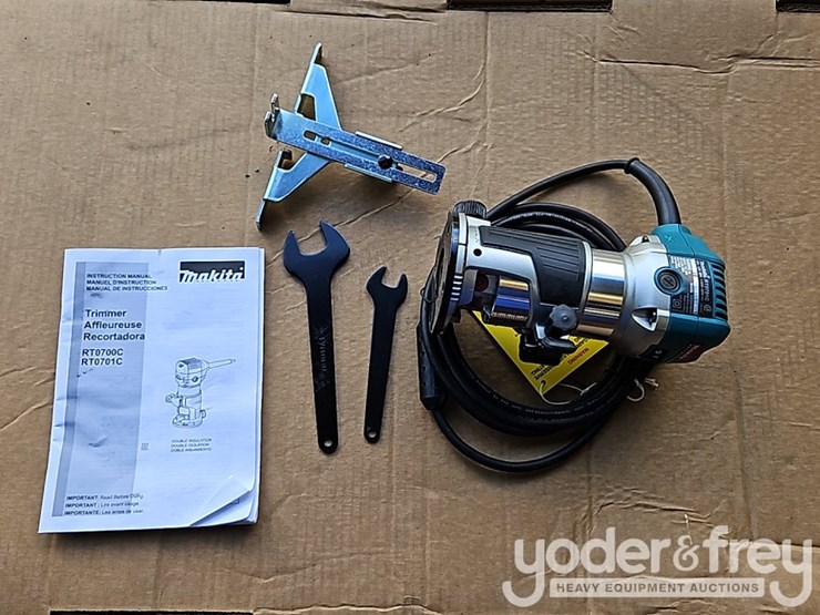 makita-1-1/4hp-compact-router,-rt0701c-(1yr-factory-warranty)-image-4