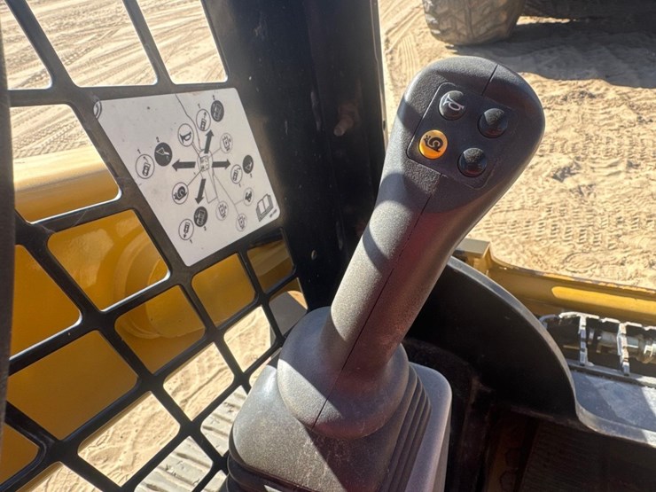 2020-caterpillar-259d3-image-33
