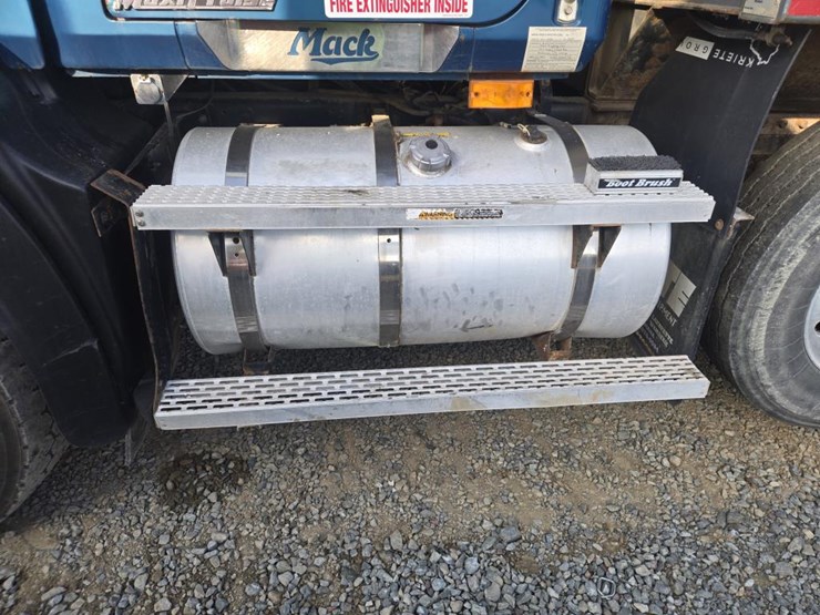 1997-mack-cl700-image-13