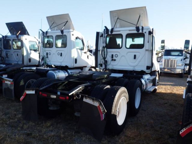 2020-freightliner-cascadia-116-image-5