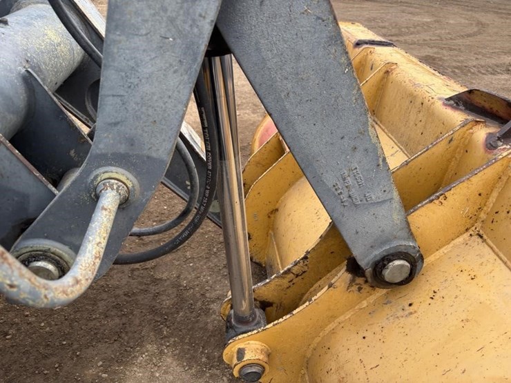 2012-deere-210lj-image-12