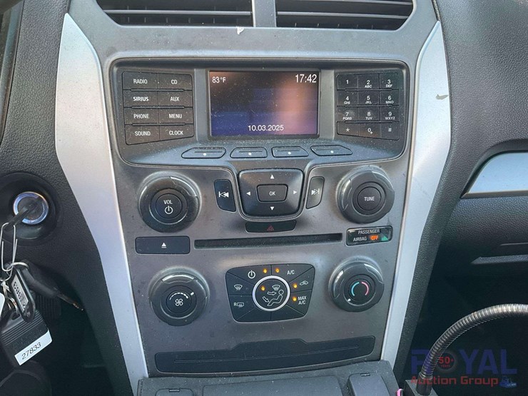 2015-ford-explorer-image-16