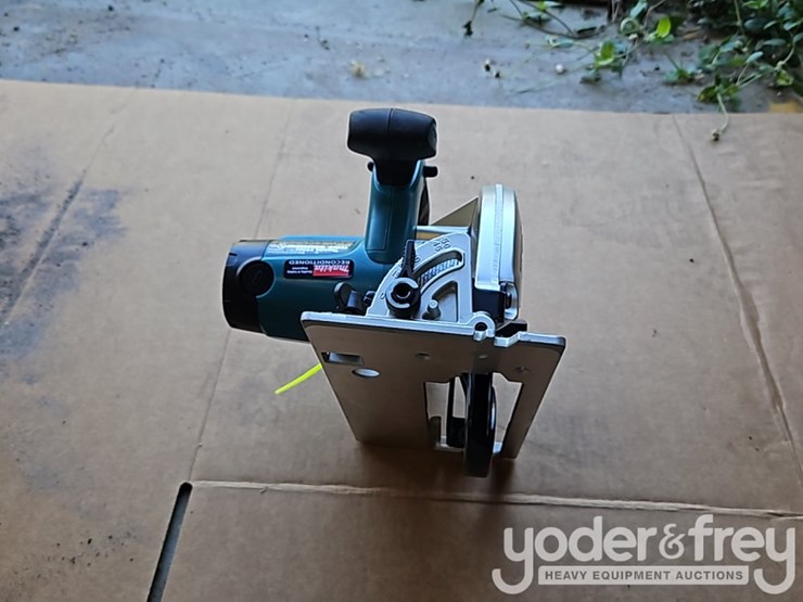 makita-18v-lxt-6.5"-circular-saw,-xss02z-(1yr-factory-warranty)-image-4