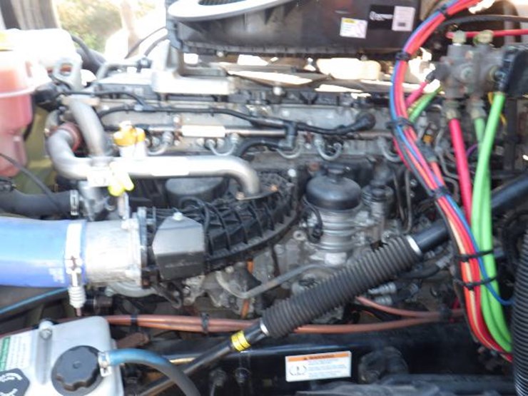 2020-freightliner-cascadia-126-image-12