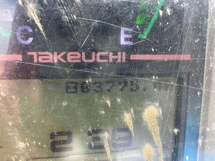 2017-takeuchi-tb240-image-36