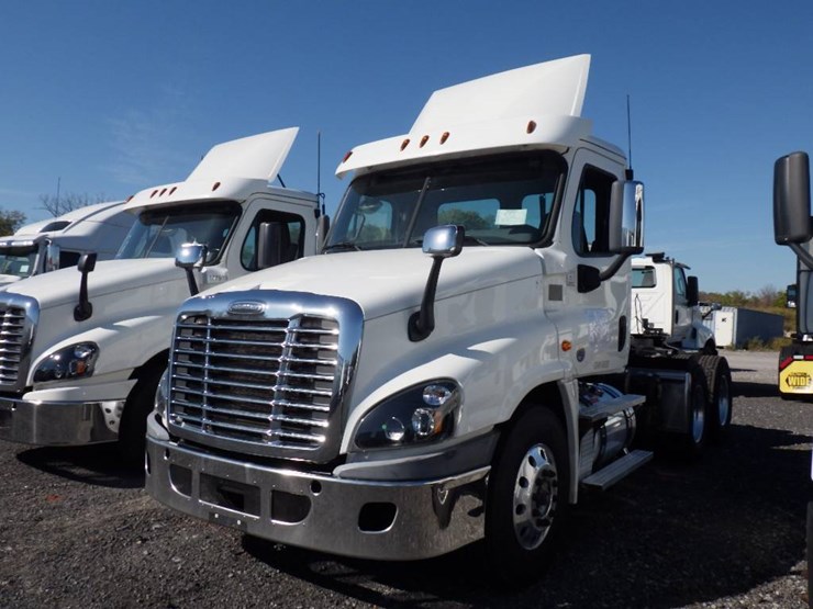2018-freightliner-cascadia-125-image-1