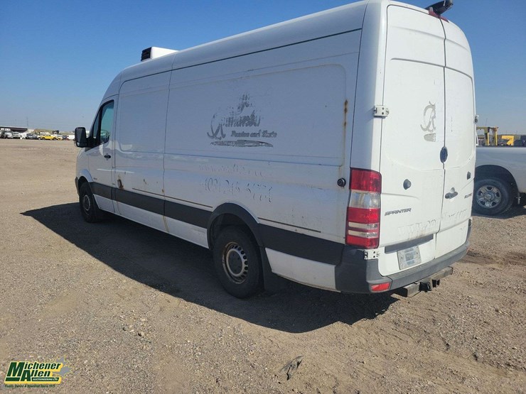 2015-mercedes-benz-sprinter-2500-image-3