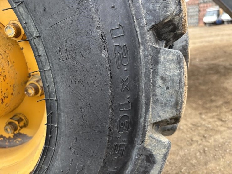 2012-deere-210lj-image-25