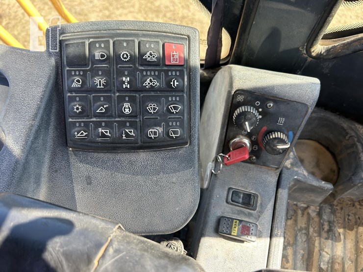 2003-deere-824j-image-59