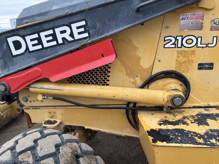 2012-deere-210lj-image-29