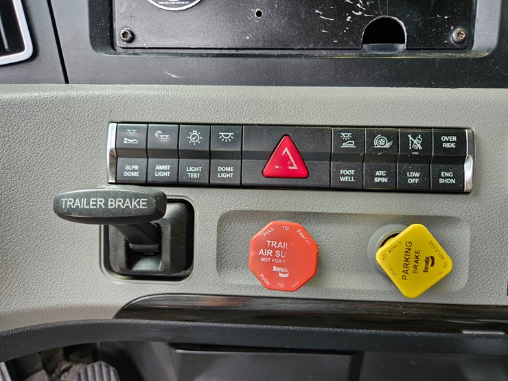 2019-freightliner-cascadia-126-image-65
