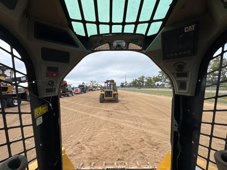 2016-caterpillar-259d-image-30