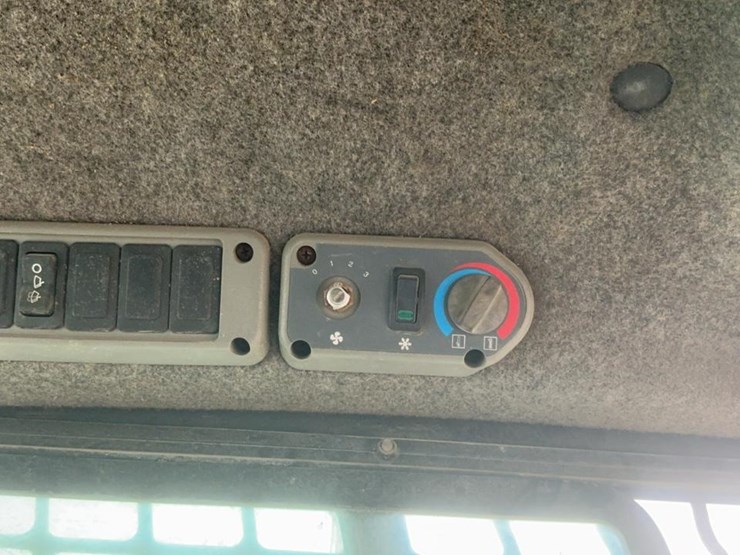 2008-bobcat-t190-image-33