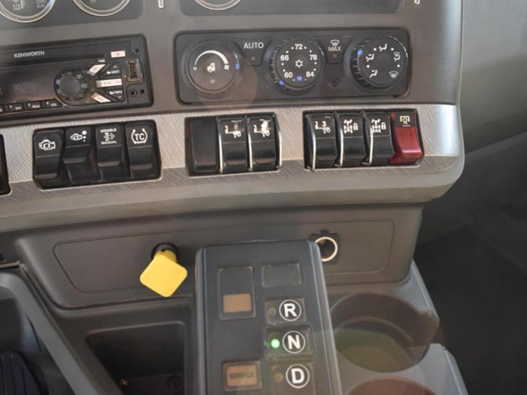 2018-kenworth-t880-image-30