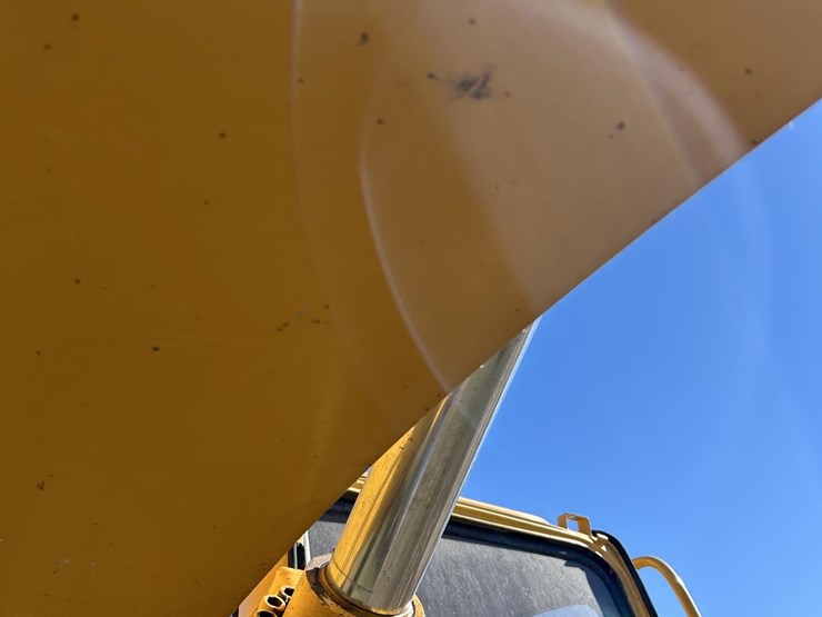 deere-200-lc-image-48