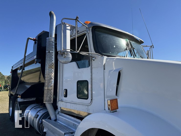 2011-kenworth-t800-image-9