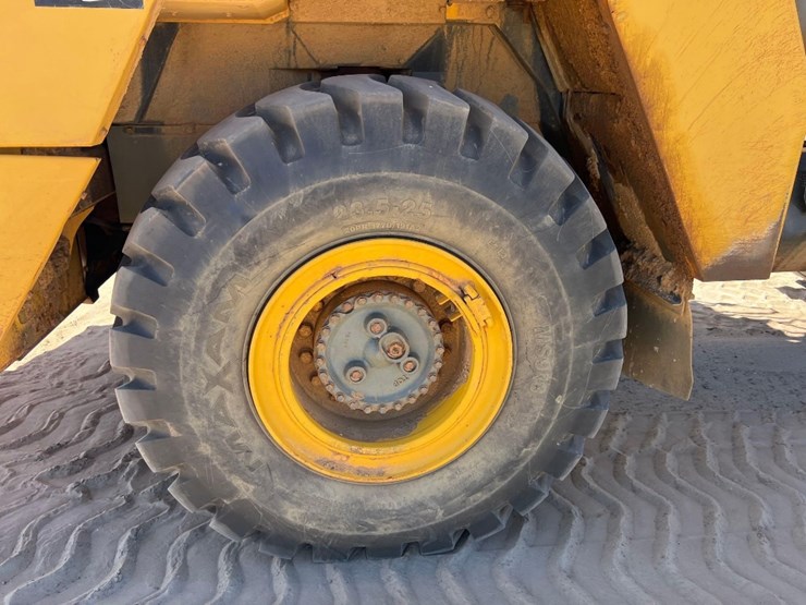 2014-komatsu-hm300-3-image-10