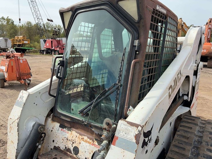 2008-bobcat-t300-image-5