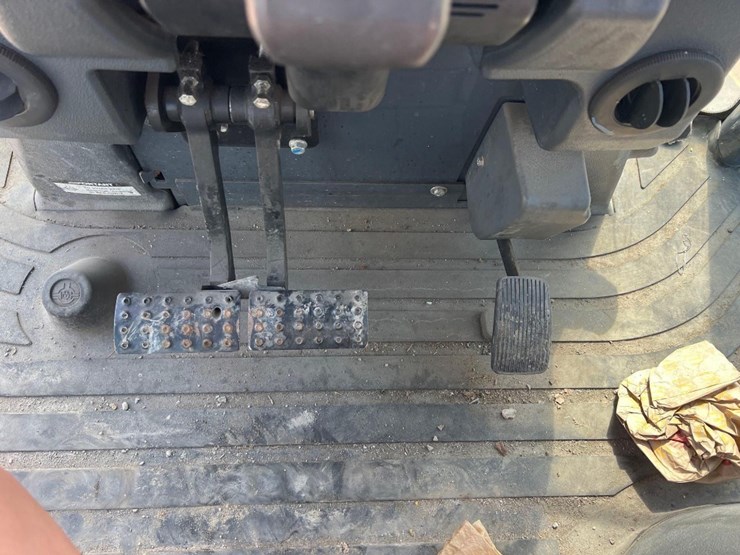 2018-deere-410l-image-33