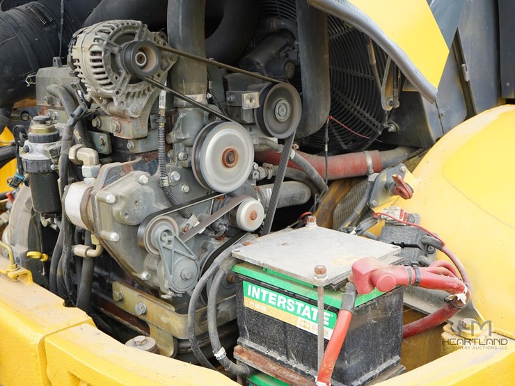 2010-deere-244j-image-18