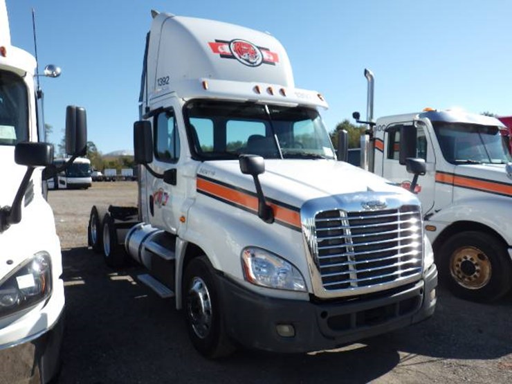 2017-freightliner-cascadia-125-image-2