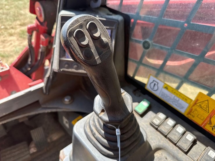 2021-takeuchi-tl12v2-image-31