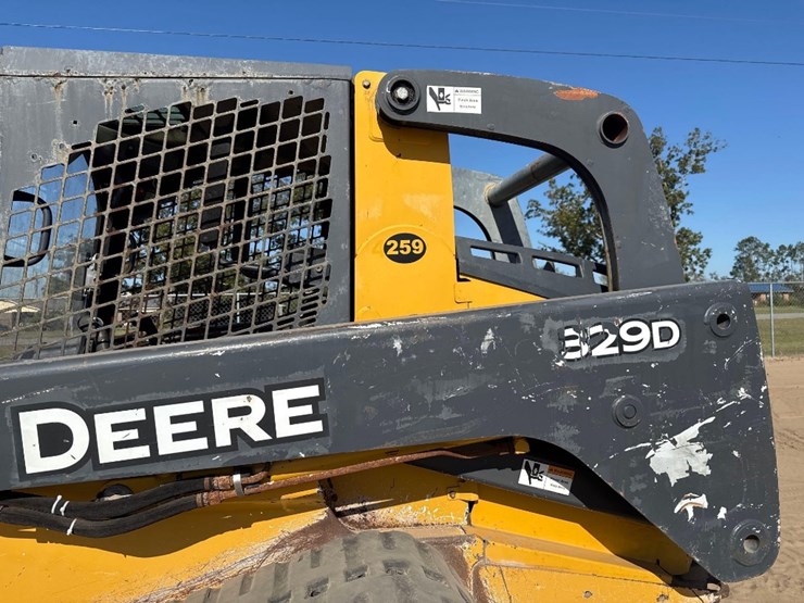 2012-john-deere-329d-image-23