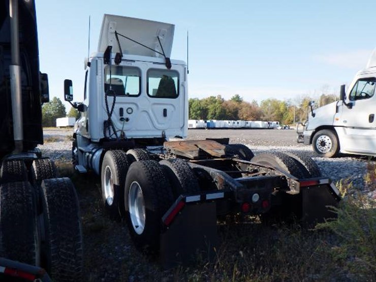 2018-freightliner-cascadia-125-image-7