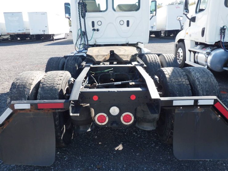 2018-freightliner-cascadia-125-image-5