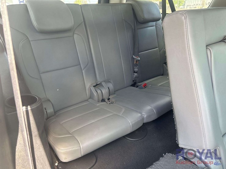2019-chevrolet-suburban-image-25