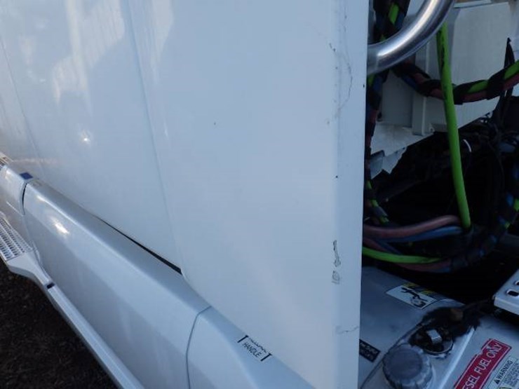 2022-volvo-vnl-860-image-10