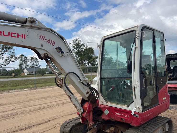 2020-takeuchi-tb240-image-22