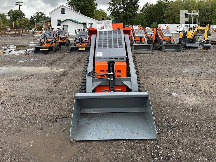 hurricane-mini-skid-steer-9-image-2