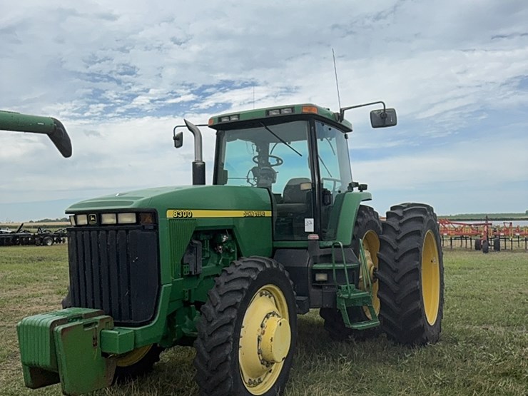 john-deere-8300-image-1